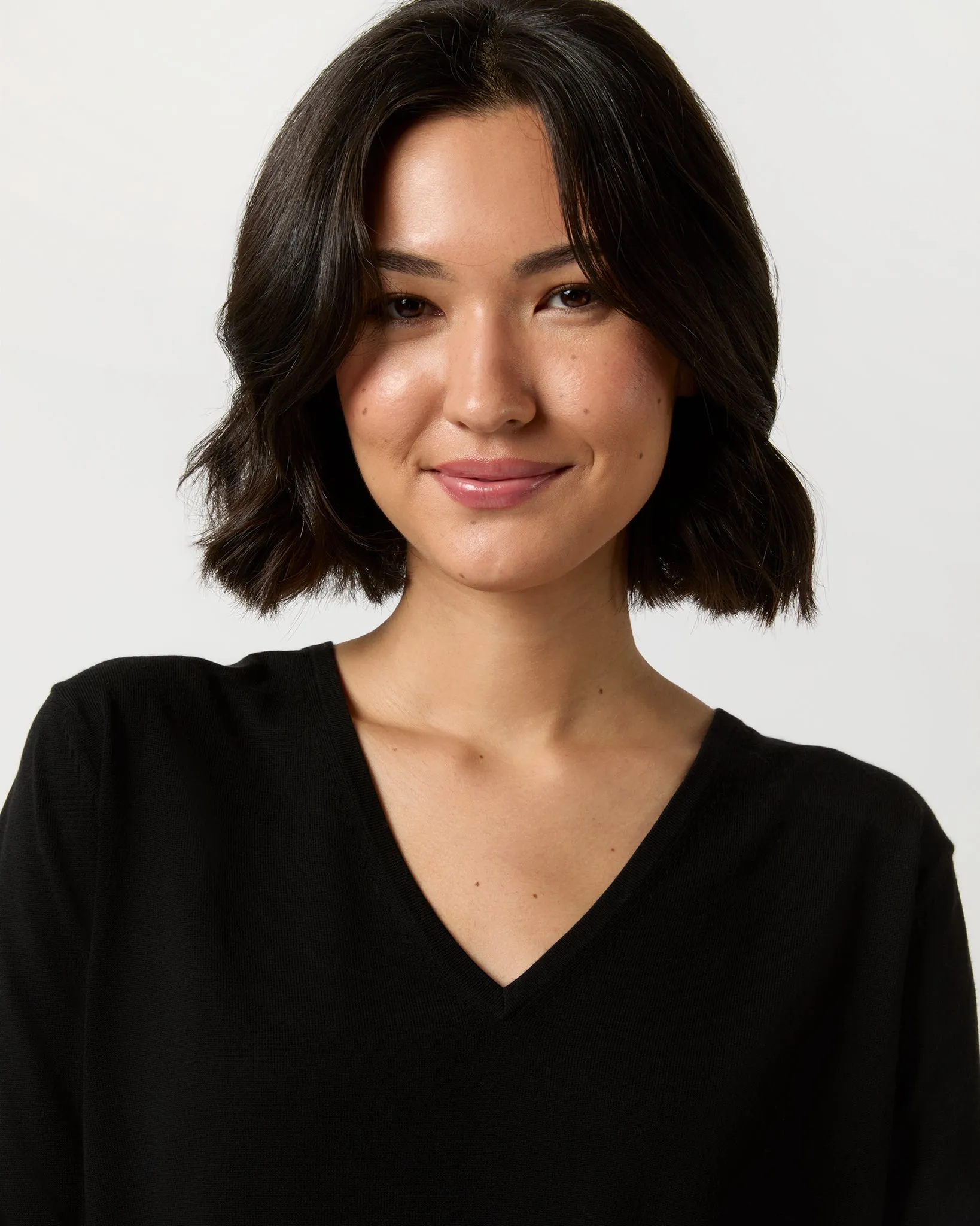 Kate V-Neck Sweater in Black Escorial Wool